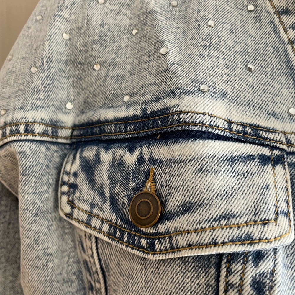 SO Denim Jacket Womens Acid Wash Studded Oversized Trucker Jean Jacket -M - Picture 3 of 5
